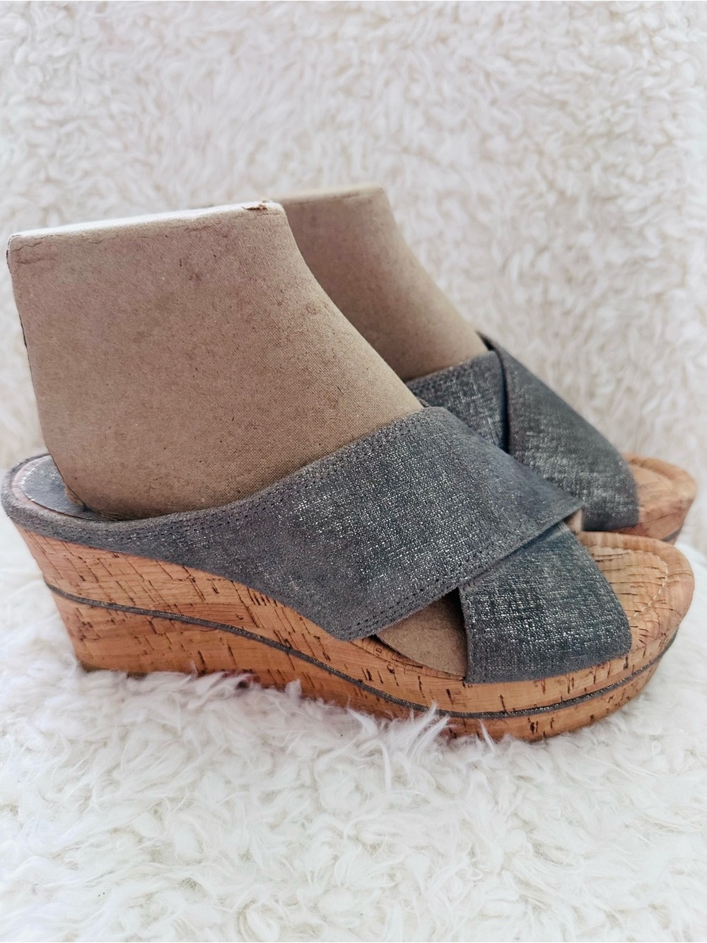 Donald Pliner Dacota Leather Distressed Metallic Silver Wedge Sandals Size 8